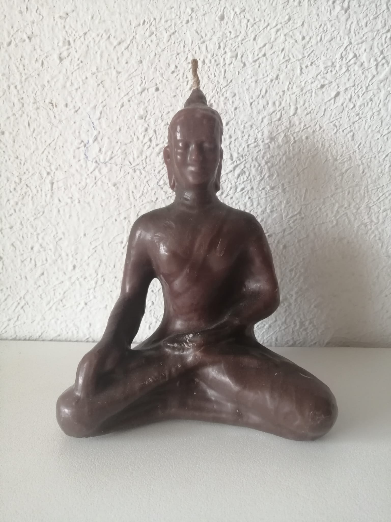 Vela con Forma de Buda Mudra bhumisparsha